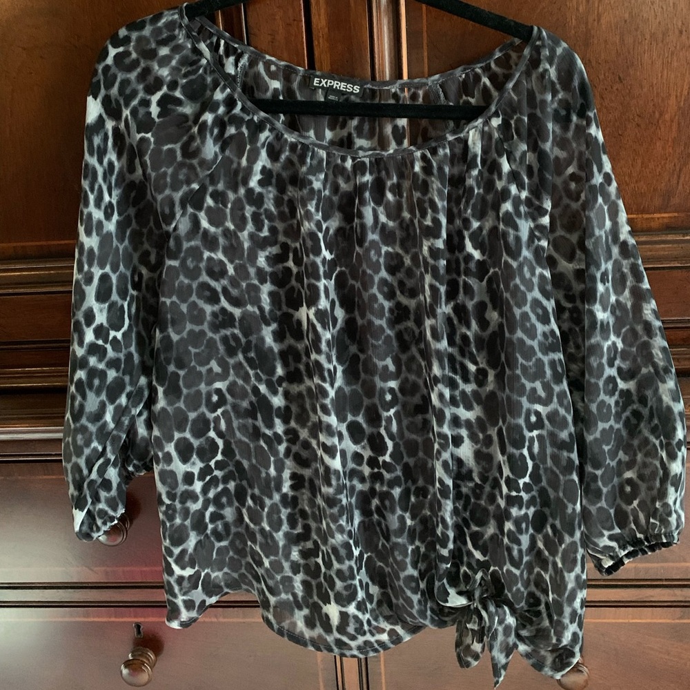 Express 3/4 sleeve tie front top